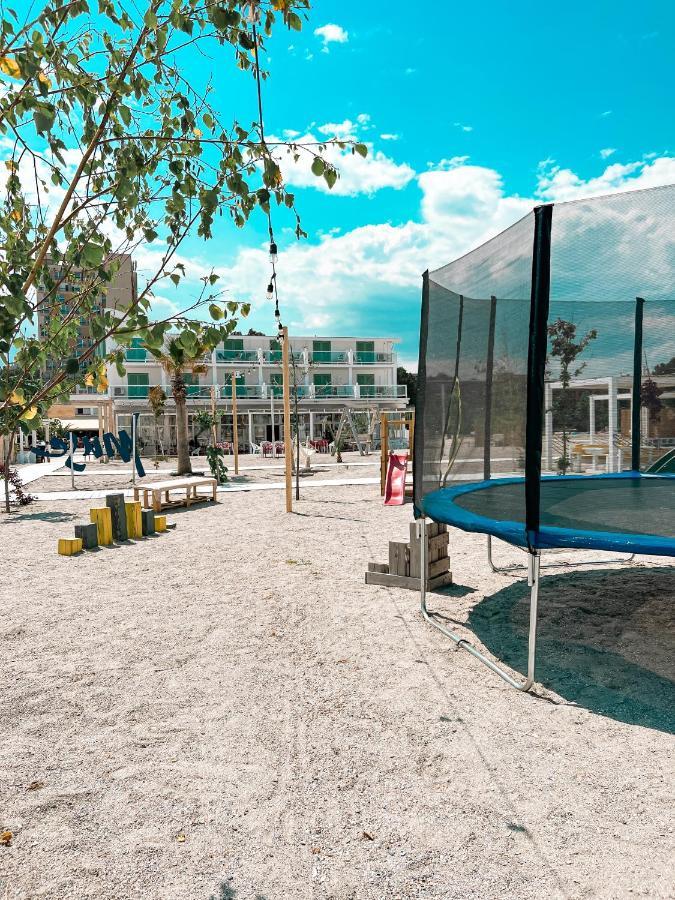 Hotel Victory Mamaia Exterior photo